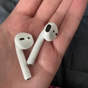 Apple AirPods with Charge Case